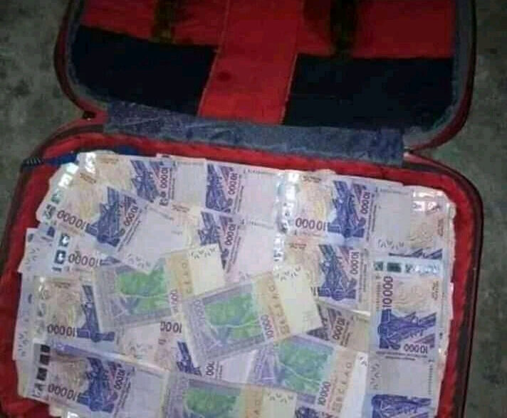 La valise magique et le portefeuille magique